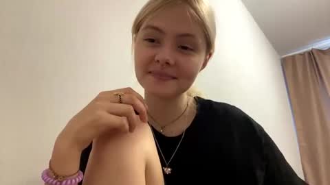 Snapshot of richellearmentrout chatting on July 24, 3:10 pm jenny online show from July 24, 3:10 pm