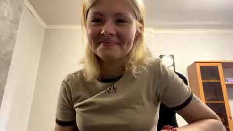 Snapshot of richellearmentrout chatting on July 29, 2:26 pm jenny online show from July 29, 2:26 pm