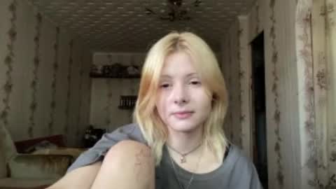 Snapshot of richellearmentrout chatting on August 1, 3:22 pm jenny online show from August 1, 3:22 pm