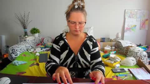 Anna - not anna - right Anna  online show from November 4, 10:14 am