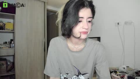 Snapshot of rickydicot_13 chatting on December 14, 2:06 am RickyDicot 13 online show from December 14, 2:06 am