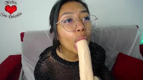 Snapshot of ricura_mily chatting on February 21, 5:13 am milena online show from February 21, 5:13 am