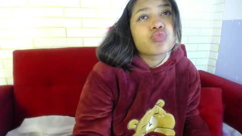 Snapshot of ricura_mily chatting on December 3, 7:05 am milena online show from December 3, 7:05 am