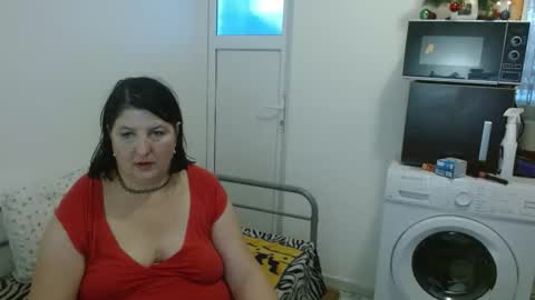 Snapshot of ridemerafsuzana chatting on January 1, 11:49 am Ridemeraf online show from January 1, 11:49 am