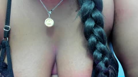 Snapshot of rihanna_abiodun chatting on December 24, 10:49 pm Rihanna Abiodun online show from December 24, 10:49 pm