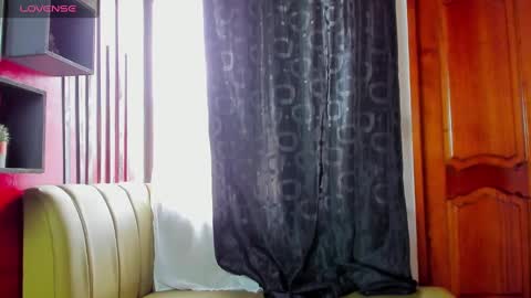 Snapshot of rihannagil chatting on December 18, 8:14 pm rihanna online show from December 18, 8:14 pm