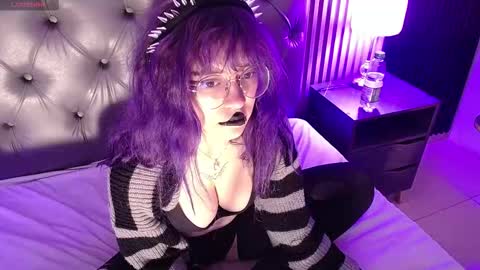 RIHONNA online show from December 16, 1:38 pm