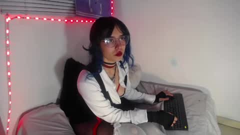 RIHONNA online show from April 21, 9:39 pm