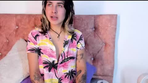 Snapshot of riley_colors chatting on March 11, 9:59 pm Riley online show from March 11, 9:59 pm