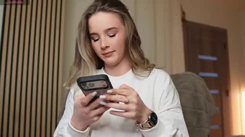 riley_reddd online show from March 30, 5:08 am