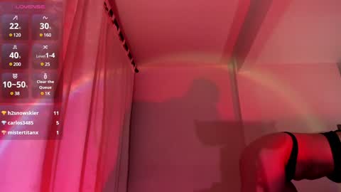 Snapshot of riley_skye_ chatting on January 31, 8:32 am RAILEY online show from January 31, 8:32 am