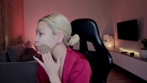 rileymee online show from March 17, 3:22 am