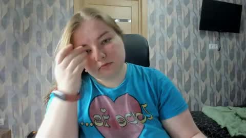 Snapshot of rina16 chatting on May 12, 12:35 pm rina16 online show from May 12, 12:35 pm