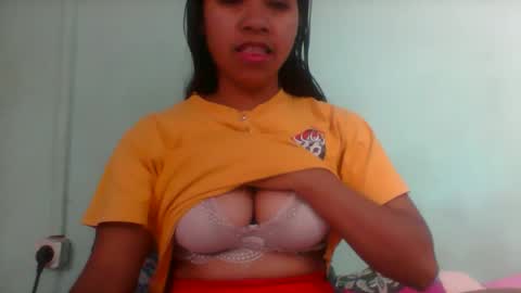 Snapshot of rinah856024 chatting on November 15, 6:00 am rinah856024 online show from November 15, 6:00 am