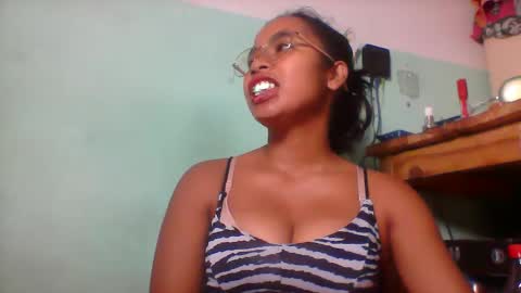 rinah856024 online show from April 19, 4:06 pm