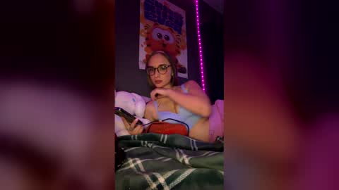 Snapshot of rinakane chatting on December 15, 6:28 am Rina Kane online show from December 15, 6:28 am