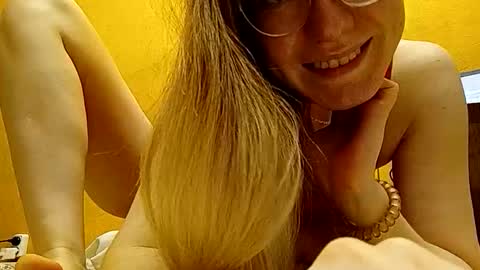 RinettaWilss online show from December 9, 5:52 pm