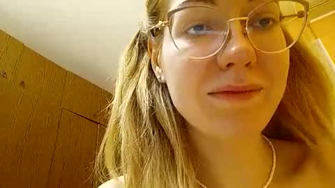 RinettaWilss online show from December 31, 3:20 pm