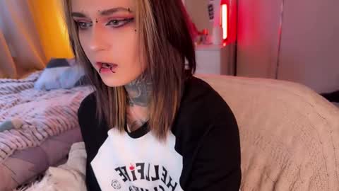   DianaBrite            fansl y online show from January 16, 1:15 pm