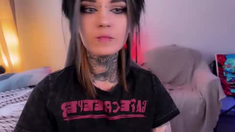   DianaBrite            fansl y online show from February 24, 1:53 pm