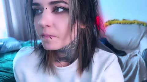   DianaBrite            fansl y online show from March 18, 10:07 am