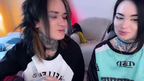   DianaBrite            fansl y online show from March 22, 12:19 pm