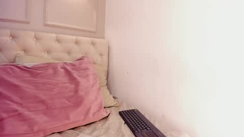 Snapshot of riri_candy chatting on February 19, 9:39 am Riri Candy online show from February 19, 9:39 am