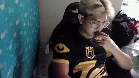 Snapshot of ririhoee chatting on March 23, 7:51 pm ririhoee online show from March 23, 7:51 pm