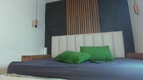 RIRI  online show from February 12, 8:15 pm