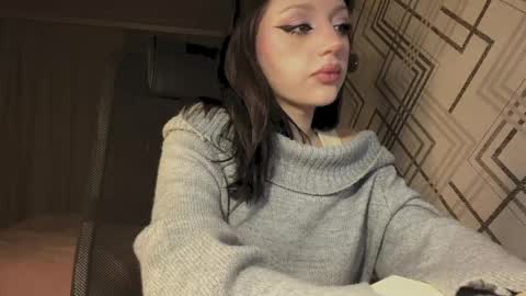 Nicole online show from April 18, 4:44 pm