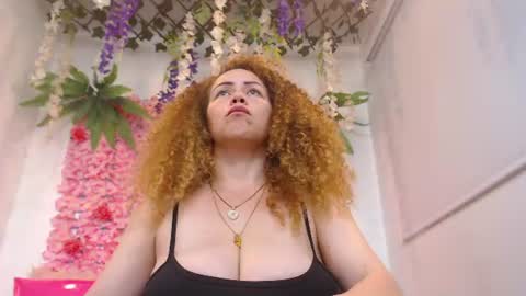 Snapshot of risitos_de_oro_ chatting on June 16, 6:43 pm Risitos De Oro online show from June 16, 6:43 pm