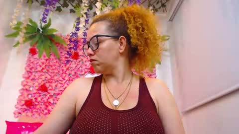 Snapshot of risitos_de_oro_ chatting on June 30, 10:38 am Risitos De Oro online show from June 30, 10:38 am