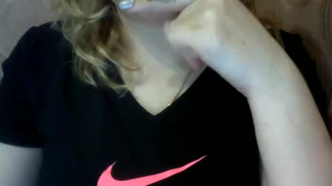 Snapshot of riveramaureen chatting on December 16, 2:16 pm RiveraMaureen online show from December 16, 2:16 pm