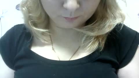 Snapshot of riveramaureen chatting on December 19, 11:07 am RiveraMaureen online show from December 19, 11:07 am