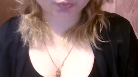 Snapshot of riveramaureen chatting on January 4, 10:45 pm RiveraMaureen online show from January 4, 10:45 pm