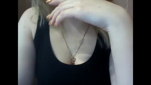 Snapshot of riveramaureen chatting on February 13, 1:59 pm RiveraMaureen online show from February 13, 1:59 pm