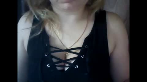 Snapshot of riveramaureen chatting on February 17, 12:48 pm RiveraMaureen online show from February 17, 12:48 pm