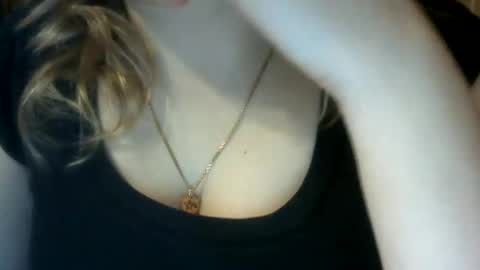 Snapshot of riveramaureen chatting on February 18, 11:41 pm RiveraMaureen online show from February 18, 11:41 pm