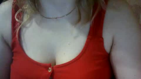 Snapshot of riveramaureen chatting on March 8, 11:07 pm RiveraMaureen online show from March 8, 11:07 pm