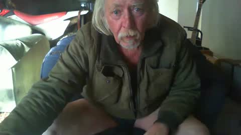 Snapshot of riverratggg chatting on July 10, 7:12 am riveratggg online show from July 10, 7:12 am