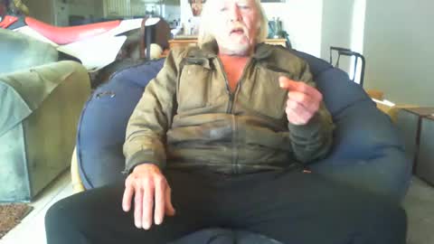 Snapshot of riverratggg chatting on July 11, 9:45 am riveratggg online show from July 11, 9:45 am