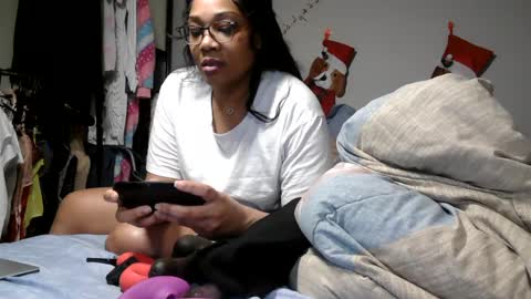 Snapshot of riversaint chatting on February 8, 10:19 pm River Saint online show from February 8, 10:19 pm