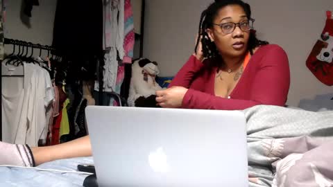 Snapshot of riversaint chatting on February 14, 7:23 pm River Saint online show from February 14, 7:23 pm