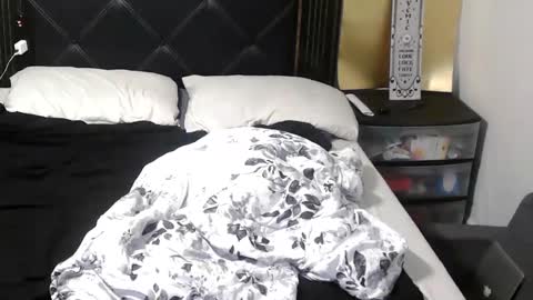 Snapshot of riversaint chatting on September 12, 12:11 am River Saint online show from September 12, 12:11 am