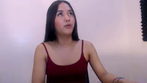 Snapshot of riyah_parker chatting on June 17, 2:25 am riyah_parker online show from June 17, 2:25 am