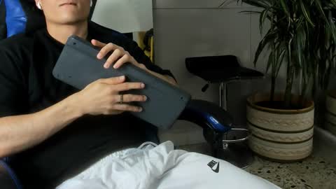 Roan Birkin online show from March 10, 9:53 pm