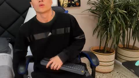 Roan Birkin online show from March 17, 9:07 pm