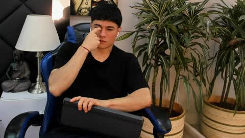 Roan Birkin online show from April 7, 7:14 pm