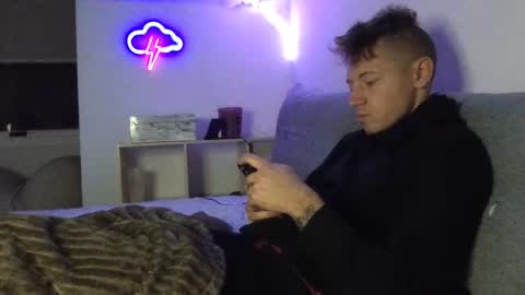 RoastingCorn online show from January 4, 9:32 am