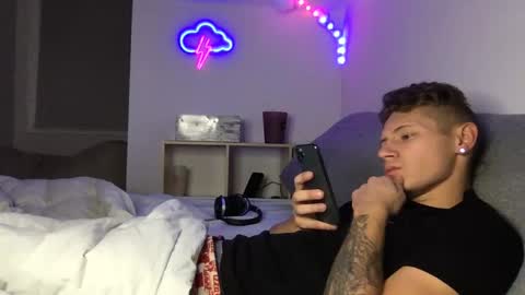 RoastingCorn online show from January 5, 9:59 am